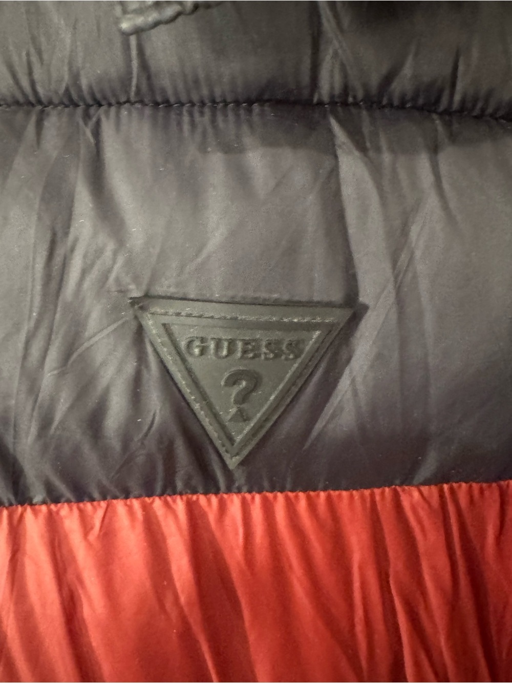 GUESS Men’s Black & Burgundy Hooded Puffer Jacket Size Large - Picture 3 of 9